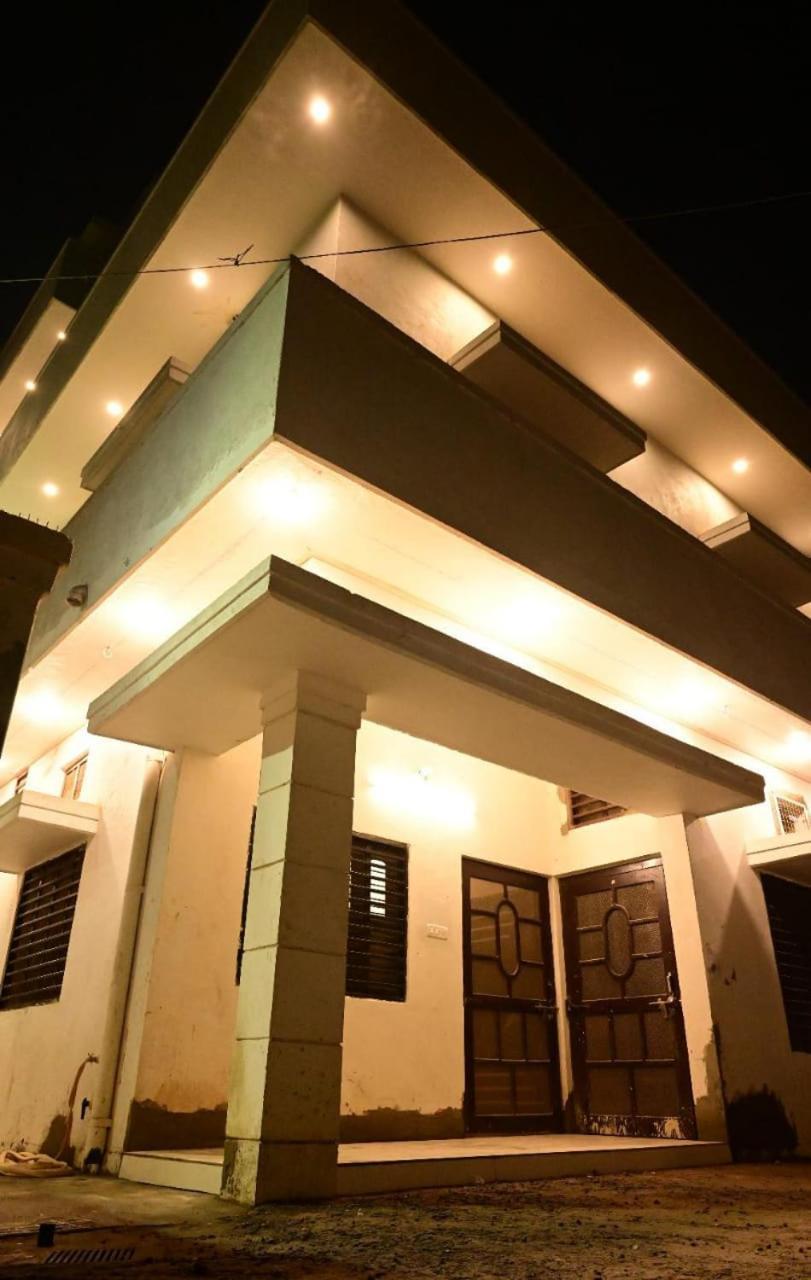Sri Ram Lalla International Hotel Ayodhya ภายนอก รูปภาพ