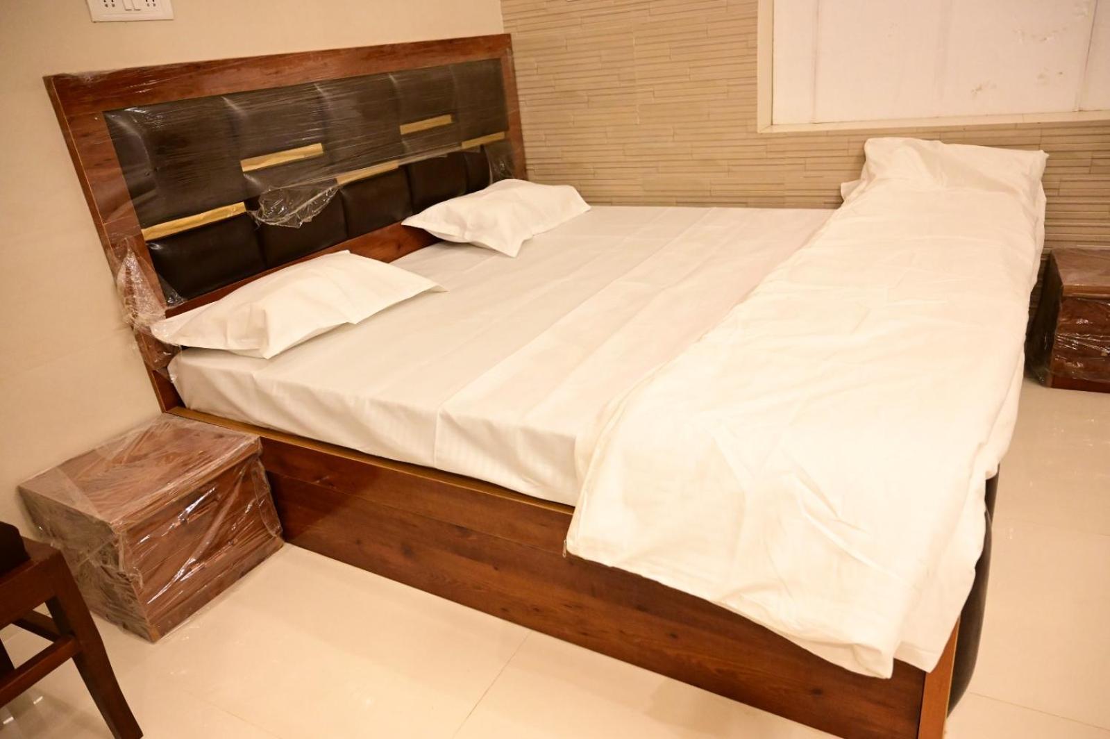 Sri Ram Lalla International Hotel Ayodhya ภายนอก รูปภาพ